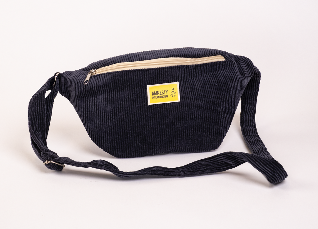 Sac banane en velours gris Amnesty